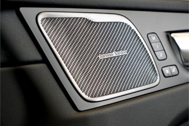 Volvo XC60 2.0 T8 AWD 335kW/456pk Aut8 Plug-in hybrid Plus Dark HARMAN/KARDON + PANORAMADAK + 360 CAMERA + HEAD-UP + BLIS + LANE ASSIST + STOEL-&STUURVERWARMING + ADAPT.CRUISE + PILOT ASSIST + MATRIX LED + KEYLESS ENTRY&GO + PARKSENSOREN V&A + 19" LM-VELGEN!!