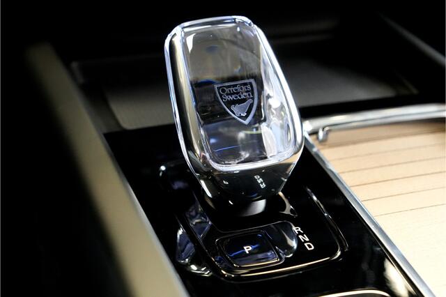 Volvo XC60 2.0 T8 AWD 335kW/456pk Aut8 Plug-in hybrid Plus Dark HARMAN/KARDON + PANORAMADAK + 360 CAMERA + HEAD-UP + BLIS + LANE ASSIST + STOEL-&STUURVERWARMING + ADAPT.CRUISE + PILOT ASSIST + MATRIX LED + KEYLESS ENTRY&GO + PARKSENSOREN V&A + 19" LM-VELGEN!!