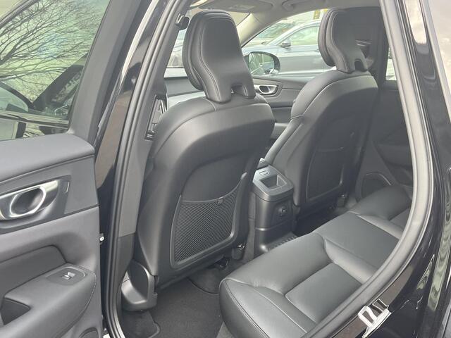 Volvo XC60 2.0 T6 Plug-in hybrid AWD Plus Dark 360 CAMERA| HARMAN KARDON| ACHTERBANK VERWARMD| PANO| VOORSTOELEN + STUUR VERWARMD| ELEKTRISCHE STOELEN MET MEMORY| ELEKTRISCHE ACHTERKLEP| DEALER OH. NET ONDERHOUD GEHAD|