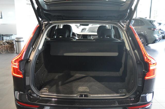 Volvo XC60 B4 Plus Dark leer clima camera led trekhaak 19 inch !!