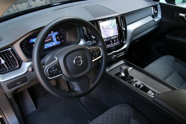 Volvo XC60 2.0 B4 Momentum Pro Business