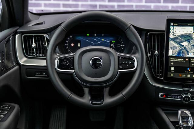 Volvo XC60 2.0 T6 Plug-in hybrid AWD Ultra Black Edition | Adaptieve Cruise Control | Panoramadak | 360° Parkeercamera | Harman Kardon Audio | Head-Up Display | Dodehoek Detectie | Stoel-/Stuurverwarming |