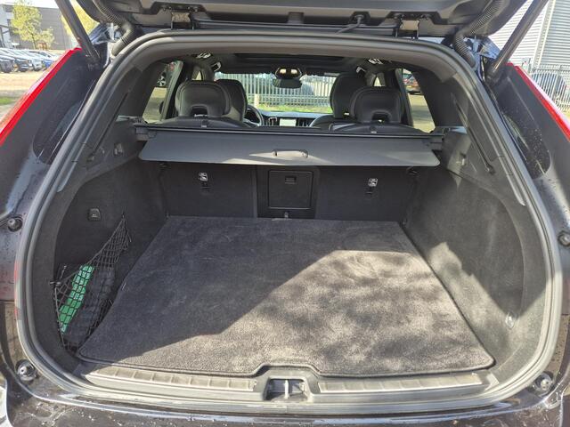 Volvo XC60 2.0 T6 Plug-in hybrid AWD Plus Dark Trekhaak/ACC/BLIS etc.