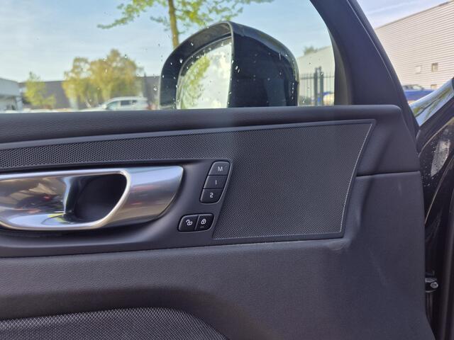 Volvo XC60 2.0 T6 Plug-in hybrid AWD Plus Dark Trekhaak/ACC/BLIS etc.