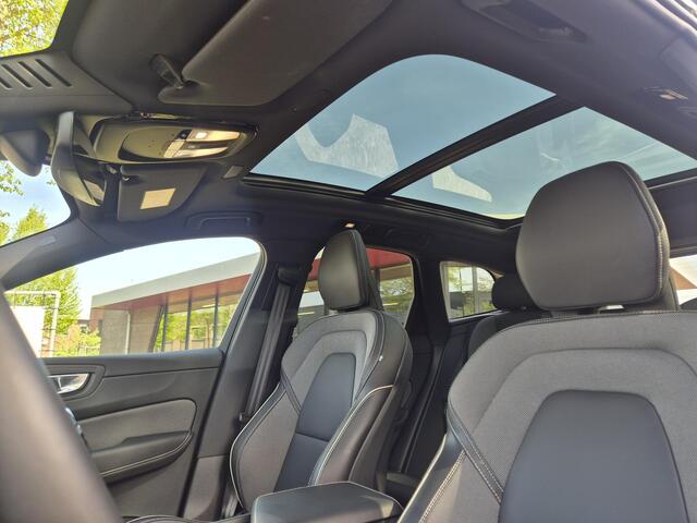 Volvo XC60 2.0 T6 Plug-in hybrid AWD Plus Dark Trekhaak/ACC/BLIS etc.