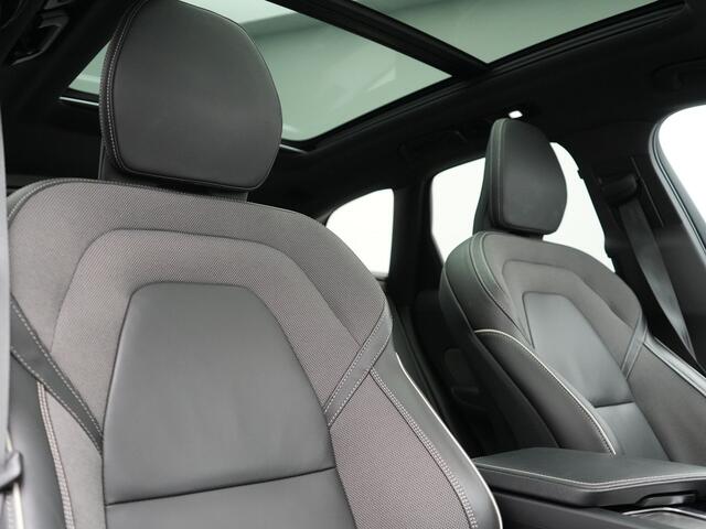 Volvo XC60 T8 AWD Plus Dark PHEV 456pk Dealer O.H | Panodak | 360 Camera | Adaptive Cruise | Head Up | Adaptieve Full LED Koplampen | Sportstoelen Memory & Verwarmd | Google Assistant | Apple Carplay | Keyless | Navigatie | Virtual | DAB | Plug In Hybrid |