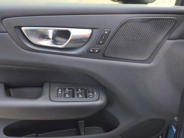 Volvo XC60 2.0 T8 Plug-in hybrid AWD Plus Dark (335kW/455PK) ** PANORAMA, ACC, VERW. ST, 21-inch LMV ** 1e EIG - UNFALLFREI ** ** INFORMEER OOK NAAR ONZE AANTREKKELIJKE FINANCIAL-LEASE TARIEVEN **