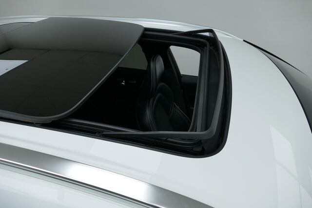 Volvo XC60 2.0 255pk T5 AWD R-Design. Panodak, Camera, Leer/Alcantara, 19"LMV, Haak 2400kg