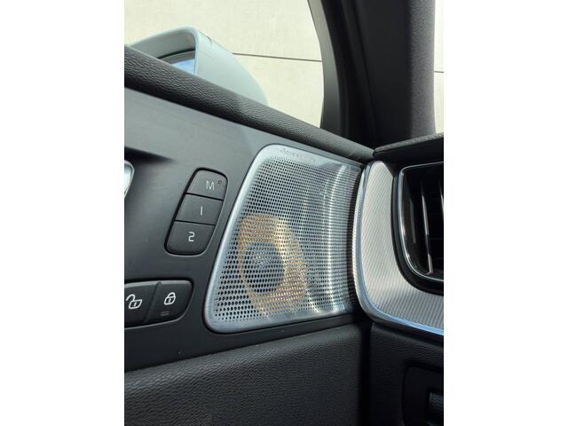 Volvo XC60 2.0 T8 Twin Engine AWD R-Design B&W-Massage-ACC-Luchtvering-21"Keyless-Trekhaak