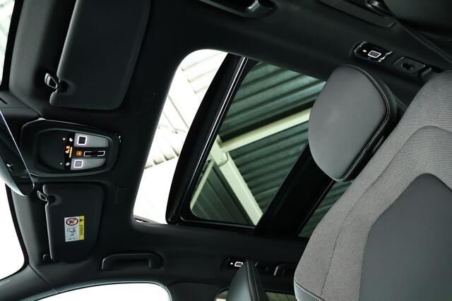 Volvo XC60 2.0 T8 Plug-in hybrid AWD Ultra Black Edition / Opendak / Harmankardon / HUD / Pilot assist