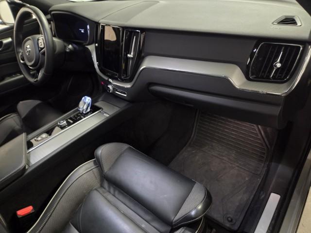 Volvo XC60 2.0 T6 Plug-in hybrid AWD Plus Dark | Long range | Donker Glas | Adaptieve Cruise Control | Parkeer Camera | Panoramadak | Stoel/stuurverwarming | Elektr. verstelbare voorstoelen | Sportstoelen |