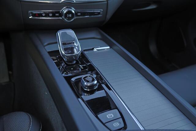 Volvo XC60 T6 Recharge AWD Plus Black Edition - Panorama/schuifdak - Luchtvering - IntelliSafe Assist & Surround - 360º Camera - Harman Kardon audio - Adaptieve LED koplampen - Verwarmde voorstoelen, stuur & achterbank - Parkeersensoren voor & achter - Elektr. bedie