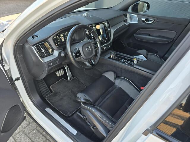Volvo XC60 2.0 B4 R-Design B&W - Trekhaak - Pano