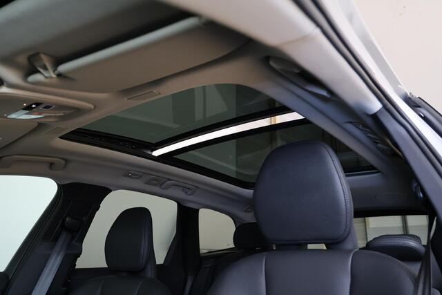 Volvo XC60 T6 Recharge AWD Plus Bright - Panorama/schuifdak - IntelliSafe Assist & Surround - 360º Camera - Harman Kardon audio - Adaptieve LED koplampen - Verwarmde voorstoelen, stuur & achterbank - Parkeersensoren voor & achter - Elektr. bedienb. voorstoelen met g