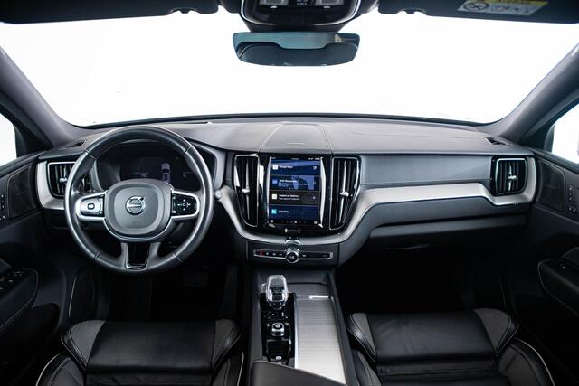 Volvo XC60 T6 Plug-in hybrid AWD Ultimate Dark Panoramadak - Trekhaak - Adaptieve Cruise Control - Head up - Harman Kardon - Stoelverwarming voor/achter - Standkachel met Timer - 360 graden camera -
