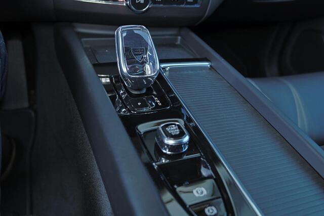 Volvo XC60 T8 Recharge AWD Plus Black Edition - Panorama/schuifdak - IntelliSafe Assist & Surround - 360º Camera - Harman/Kardon audio - Adaptieve LED koplampen - Verwarmde voorstoelen, stuur & achterbank - Parkeersensoren voor & achter - Elektr. bedienb. voorstoele