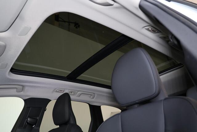 Volvo XC60 T6 Recharge AWD Plus Dark - Panorama/schuifdak - IntelliSafe Assist & Surround - 360º Camera - Harman/Kardon audio - Verwarmde voorstoelen, stuur & achterbank - Parkeersensoren voor & achter - Elektr. bedienb. voorstoelen met geheugen - Head up display - 