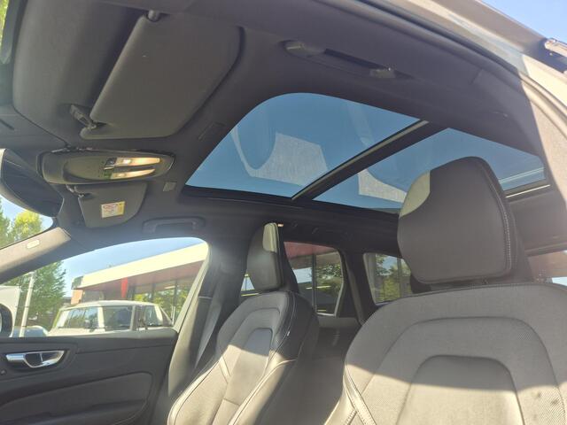 Volvo XC60 2.0 T6 Plug-in hybrid AWD Plus Dark Trekhaak/Panodak/20Inch etc.