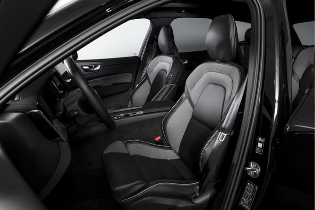 Volvo XC60 2.0 T8 Plug-in hybrid AWD Plus Black Edition - Facelift MY26 | S/K Panodak | Elek. Trekhaak | 360 Camera | Head-Up | Harmon/Kardon | Dig.Cockpit | Adapt.Cruise | Stoel-+Stuurverw. | NAV+App.Connect | Auto.Airco | LM 21" | 0120