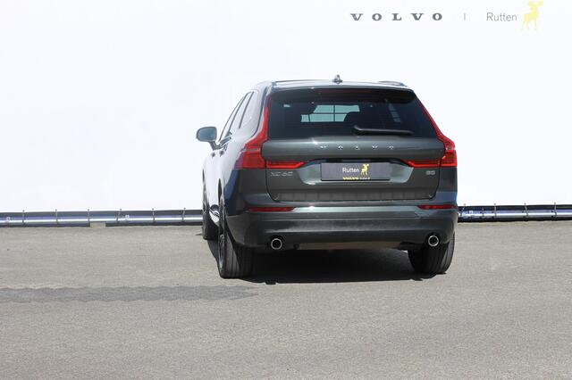 Volvo XC60 B5 250PK Automaat Momentum Exclusive Panoramisch schuif-kanteldak / Head-Up display / Semi elektrisch wegklapbare trekhaak / 19" lichtmetalen velgen / 360 graden rondomzicht camera