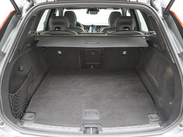 Volvo XC60 2.0 T8 Twin Engine AWD R-Design Trekhaak/Panodak/Camera etc.