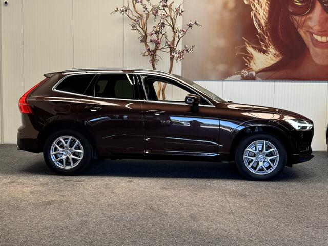 Volvo XC60 2.0 T4 MOMENTUM NAVIGATIE ADAPTIIVE CRUISE CONTROL PANORAMA SCHUIF/KANTELDAK APPLE CARPLAY/ANDROID RIJSTROOKSENSOREN ELEK. UITKLAPBARE TREKHAAK ZEER MOOI !!