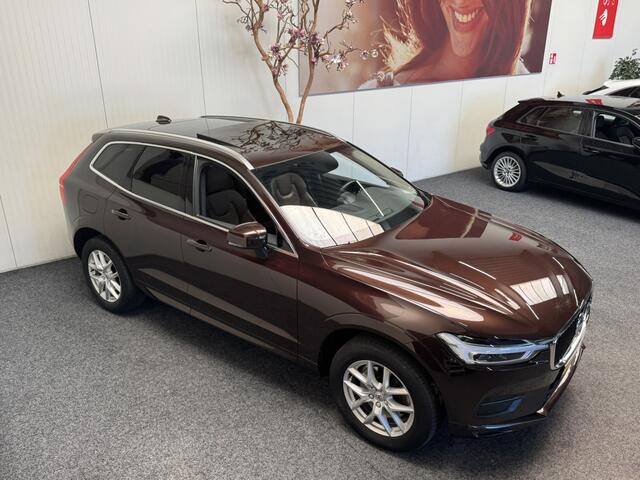 Volvo XC60 2.0 T4 MOMENTUM NAVIGATIE ADAPTIIVE CRUISE CONTROL PANORAMA SCHUIF/KANTELDAK APPLE CARPLAY/ANDROID RIJSTROOKSENSOREN ELEK. UITKLAPBARE TREKHAAK ZEER MOOI !!