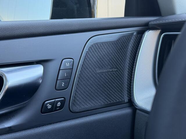 Volvo XC60 2.0 T8 Plug-in hybrid AWD R-Design long range/ luchtvering/ head up display/ 360 camera /20 inch / trekhaak/