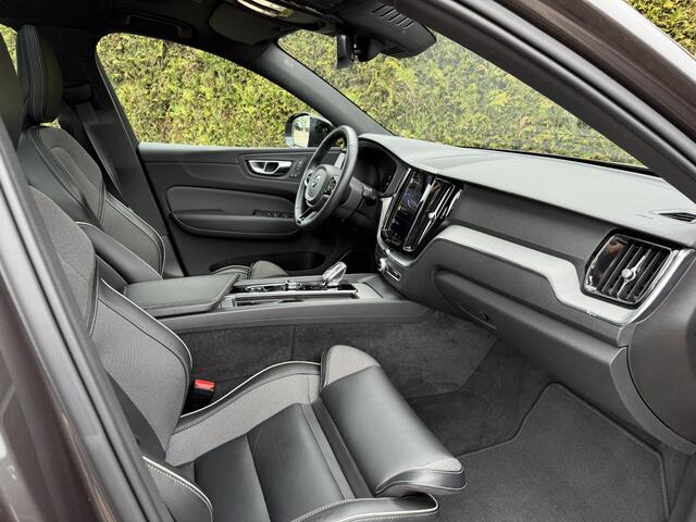 Volvo XC60 T8 Plug-in hybrid AWD Plus Dark | Panoramadak | Memory Stoelen | 360 camera | Trekhaak |