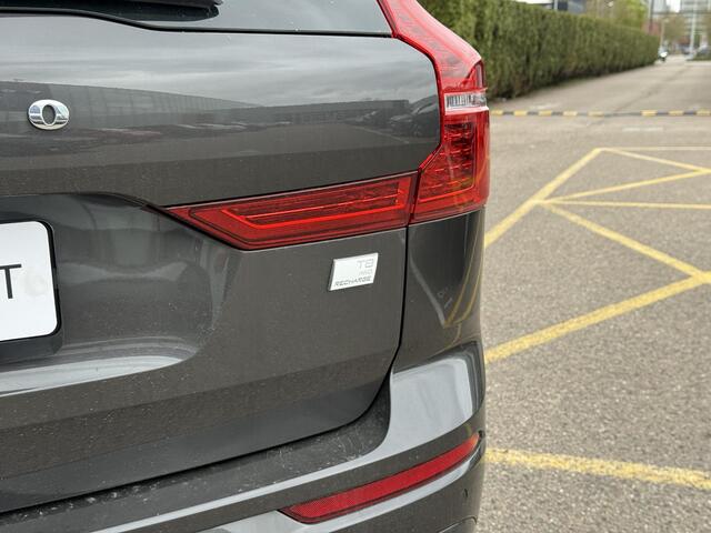 Volvo XC60 T8 Plug-in hybrid AWD Plus Dark | Panoramadak | Memory Stoelen | 360 camera | Trekhaak |