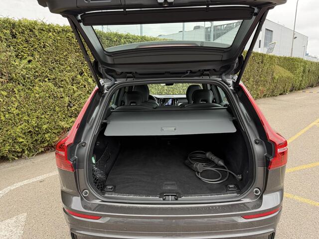 Volvo XC60 T8 Plug-in hybrid AWD Plus Dark | Panoramadak | Memory Stoelen | 360 camera | Trekhaak |