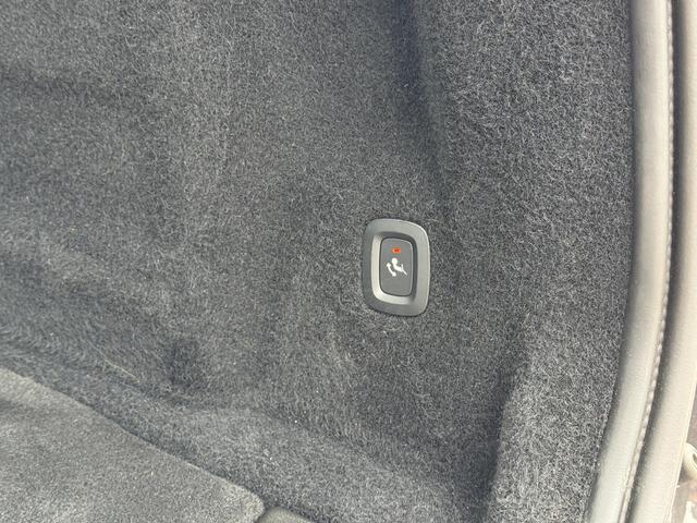 Volvo XC60 T8 Plug-in hybrid AWD Plus Dark | Panoramadak | Memory Stoelen | 360 camera | Trekhaak |