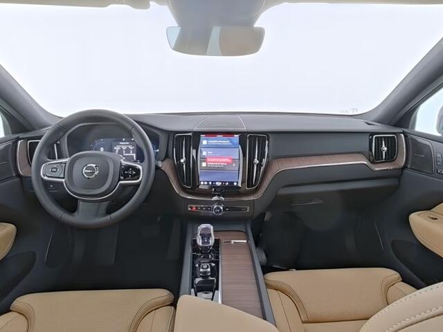 Volvo XC60 2.0 T8 Hybrid AWD Plus Bright (335kW/455PK) BEIGE LEDER, LUCHTV, PANO, TREKH, 21-inch LMV ** Slechts 9.090km. ** ** INFORMEER OOK NAAR ONZE AANTREKKELIJKE FINANCIAL-LEASE TARIEVEN **
