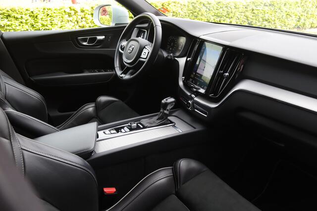 Volvo XC60 2.0 T4 R-Design LED/Leder/Navi/Camera/CarPlay/Virtual Cockpit/Crc/19"