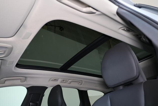 Volvo XC60 T6 Recharge AWD Plus Dark - Panorama/schuifdak - Luchtvering - IntelliSafe Assist & Surround - 360º Camera - Harman Kardon audio - Adaptieve LED koplampen - Verwarmde voorstoelen, stuur & achterbank - Parkeersensoren voor & achter - Elektr. bedienb. voors