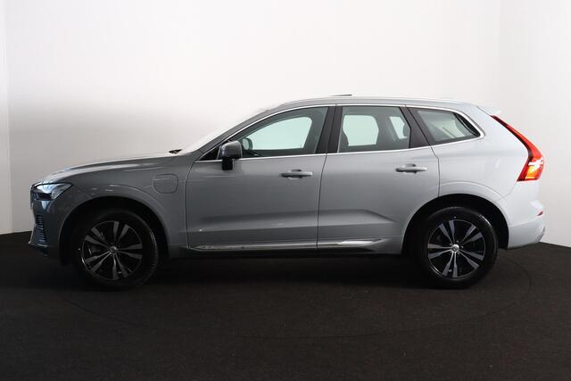 Volvo XC60 T6 Recharge AWD Essential - Panorama/schuifdak - Parkeercamera achter - Parkeersensoren achter - Draadloze tel. lader - High Performance audio - Cruise control - Inklapbare trekhaak - 18' LMV