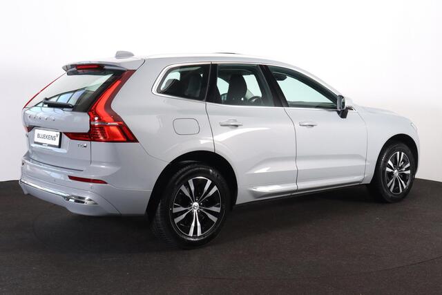 Volvo XC60 T6 Recharge AWD Essential - Panorama/schuifdak - Parkeercamera achter - Parkeersensoren achter - Draadloze tel. lader - High Performance audio - Cruise control - Inklapbare trekhaak - 18' LMV