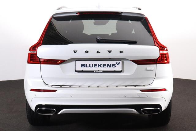 Volvo XC60 T8 Recharge AWD R-Design - Panorama/schuifdak - IntelliSafe Assist & Surround - Harman/Kardon audio - Adaptieve LED koplampen - Parkeercamera achter - Verwarmde voorstoelen, stuur & achterbank - Parkeersensoren voor & achter - Elektr. bedienb. voorstoelen