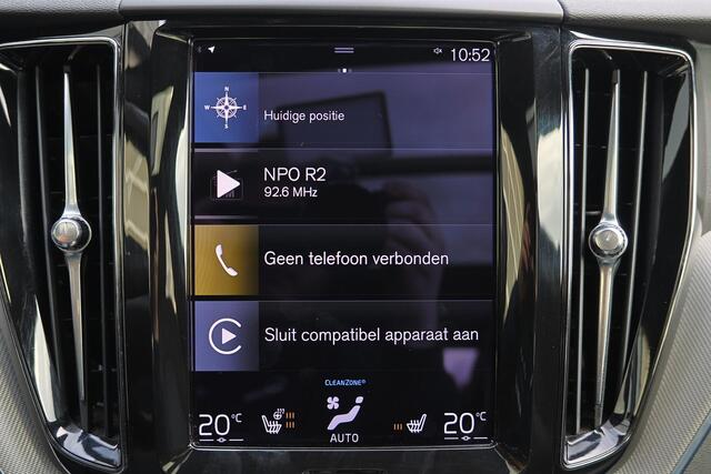Volvo XC60 T8 Recharge AWD R-Design - Panorama/schuifdak - IntelliSafe Assist & Surround - Harman/Kardon audio - Adaptieve LED koplampen - Parkeercamera achter - Verwarmde voorstoelen, stuur & achterbank - Parkeersensoren voor & achter - Elektr. bedienb. voorstoelen