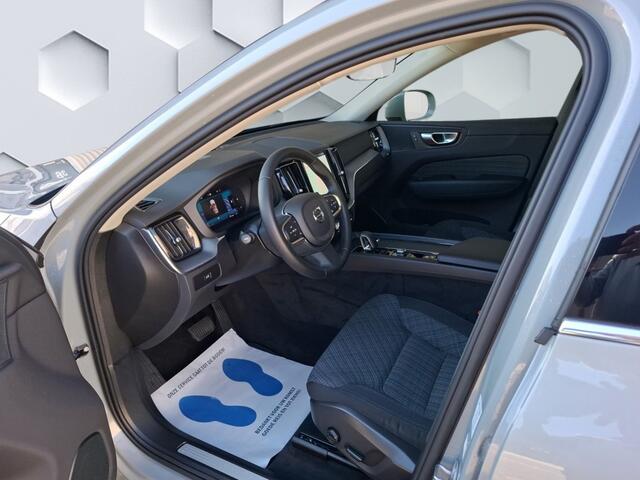 Volvo XC60 Mild-Hybrid B4 Core-Bright. 32.000 km, alle optie's, zondermeer nieuwstaat.