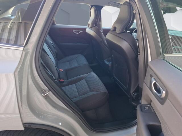 Volvo XC60 Mild-Hybrid B4 Core-Bright. 32.000 km, alle optie's, zondermeer nieuwstaat.