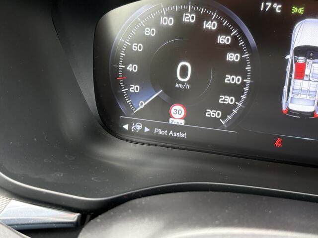 Volvo XC60 2.0 Recharge T8 AWD R-Design