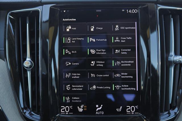 Volvo XC60 Recharge T8 AWD R-Design - Panorama/schuifdak - IntelliSafe Assist & Surround - 360º Camera - Adaptieve LED koplampen - Verwarmde voorstoelen & stuur - Parkeersensoren voor & achter - Elektr. bedienb. bestuurdersstoel met geheugen - Inklapbare trekhaak -