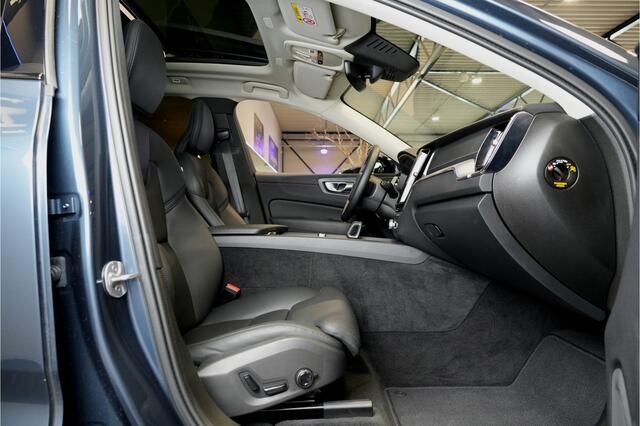 Volvo XC60 2.0 T6 AWD 293kW/399pk Aut8 Plug-in hybrid Ultra Dark PANORAMADAK + HARMAN/KARDON + EL.TREKHAAK + ADAPT.CRUISE + HEAD-UP + STOELVERWARMING V&A + STUURVERWARMING + GOOGLE DASH + 360 CAMERA + BLIS + CTA + PARKSENSOREN + 21" LM-VELGEN!!