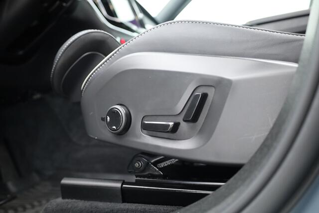 Volvo XC60 2.0 T6 Plug-in hybrid AWD Plus Dark SOH 97,7% | Pano | Memory Seats | Elek. Trekhaak | Camera | Stoel- Stuurverw. | 21'' | Pilot Assist
