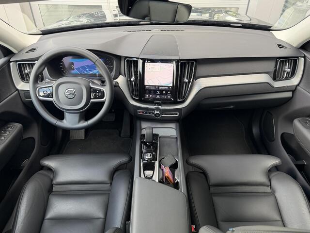 Volvo XC60 2.0 T6 Plug-in hybrid AWD Plus Dark | SOH 100% | Trekhaak | Panoramadak | Cruise Control Adaptief | Voorstoelen met Geheugen | Stoelverwarming | Apple Carplay/Android Auto |