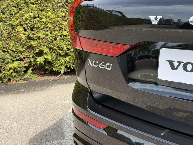 Volvo XC60 T6 Plug-in hybrid AWD Ultimate Bright | Blis | Apple CarPlay | Google | Panorama dak | Keyless | Bluetooth |
