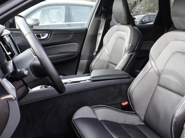 Volvo XC60 2.0 T8 Plug-in hybrid AWD Plus Dark (335kW/455PK) FULL (LUCHTVERING / PANO / TREKH) ** 1e EIG - Ex VOLVO) ** INFORMEER OOK NAAR ONZE AANTREKKELIJKE FINANCIAL-LEASE TARIEVEN **