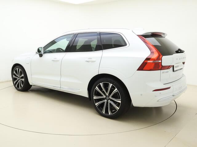 Volvo XC60 T6 Plug-in hybrid AWD Plus Bright | Luchtvering | Schuif/Kantel dak | Sportstoelen | Harmon Kardon |