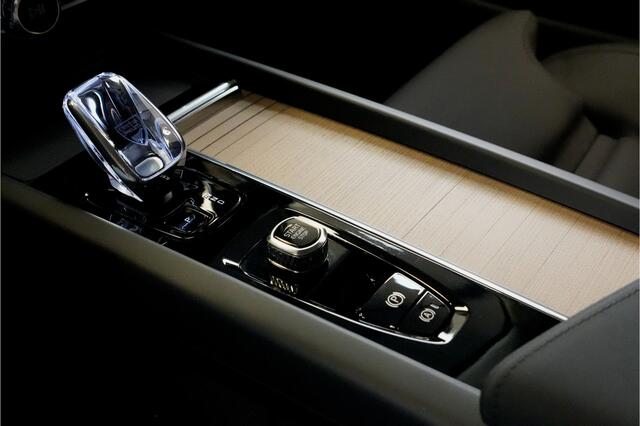 Volvo XC60 2.0 T6 AWD 293kW/399pk Aut8 Plug-in hybrid Plus Dark HARMAN/KARDON + 360 CAMERA + MATRIX LED + ADAPT.CRUISE + STOELVERWARMING V&A + STUURVERWARMING + PILOT ASSIST + GOOGLE DASHBOARD&SERVICES + BLIS + LANE ASSIST + CTA + PARKSENSOREN + 19" LM-VELGEN!!